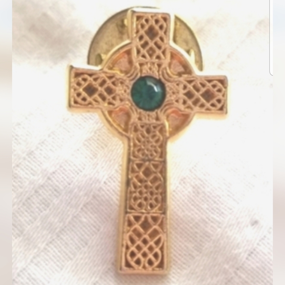 Vintage Camco Gold Green Glass Cross